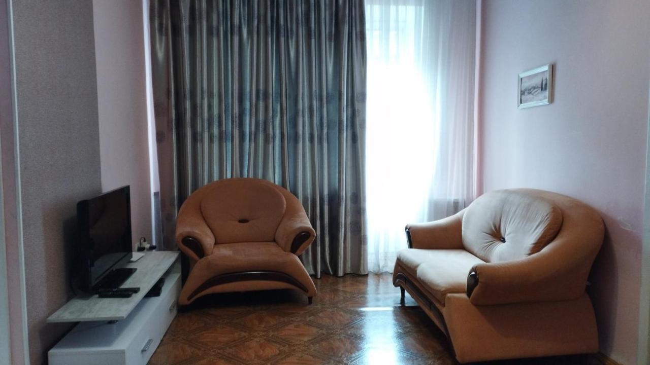 2К. Центр Возле Гуливера.Бассейная 10 Apartment เคียฟ ภายนอก รูปภาพ